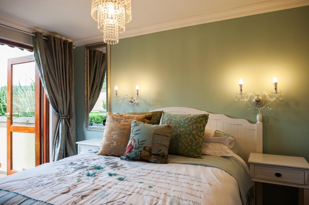 Strawberry Fields Country Manor Guest House Johannesburg Room photo